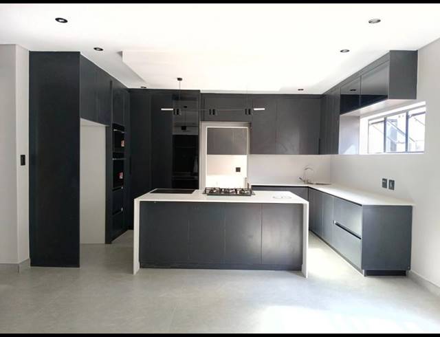 6 BEDROOM HOUSE FOR SALE IN SIX FOUNTAINS RESIDENTIAL ESTATE